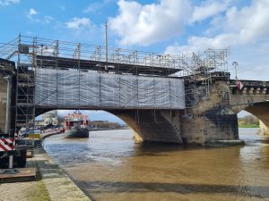 Hängegerüst in Dresden an der Augustusbrücke